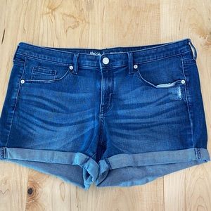 Roll hem jean shorts